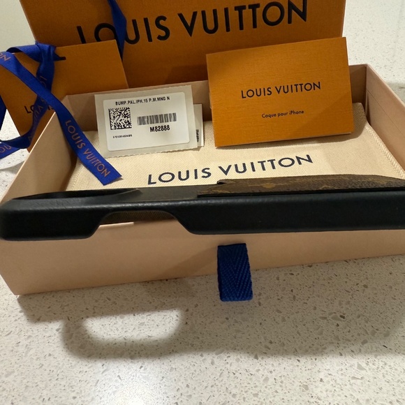 iPhone 15 Pro Max Pallas bumper - Picture 6 of 8